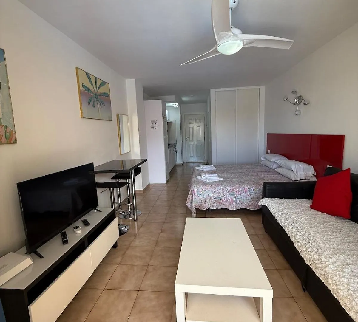 Modern Studio Free Wifi Heated Pool Los Cristianos  0*, Los Cristianos (Tenerife)